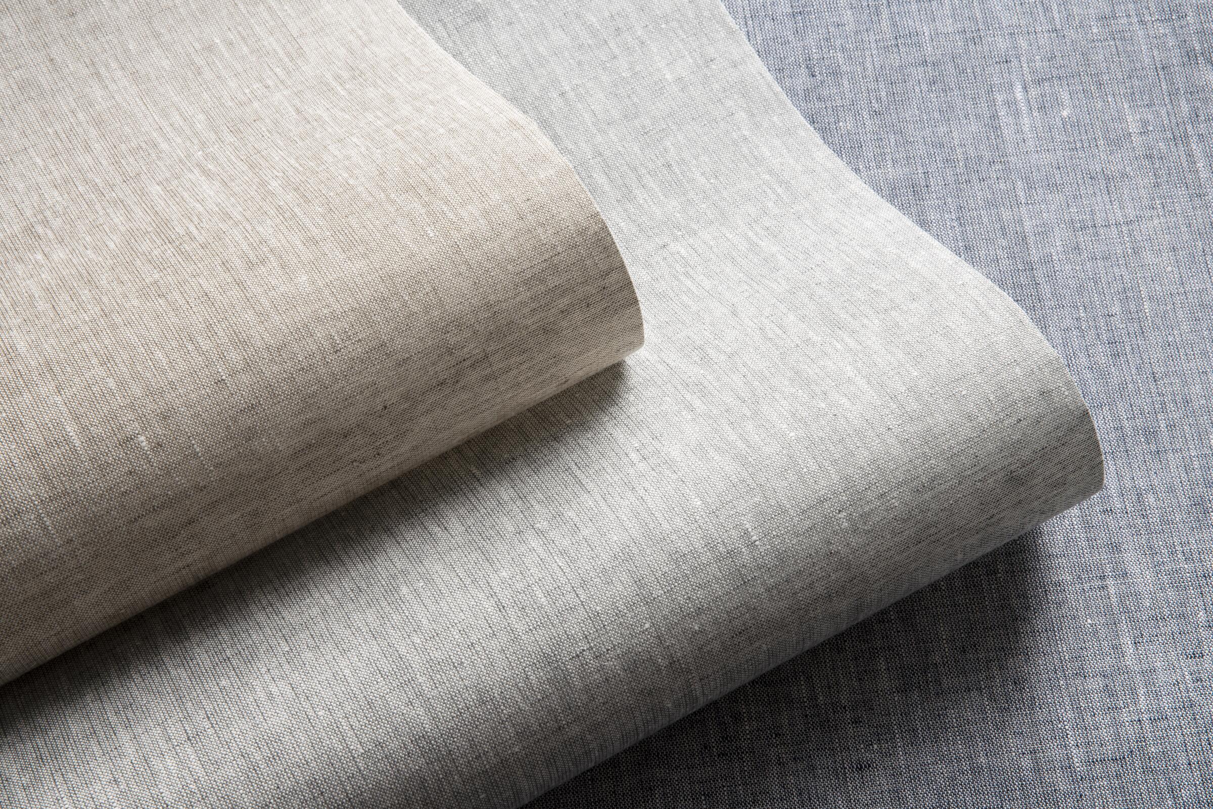 HOLLY HUNT Walls Romance